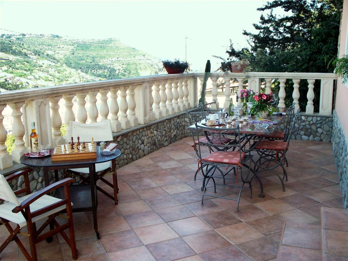 Bed and Breakfast La Tana Del Tasso Вентімілья Екстер'єр фото
